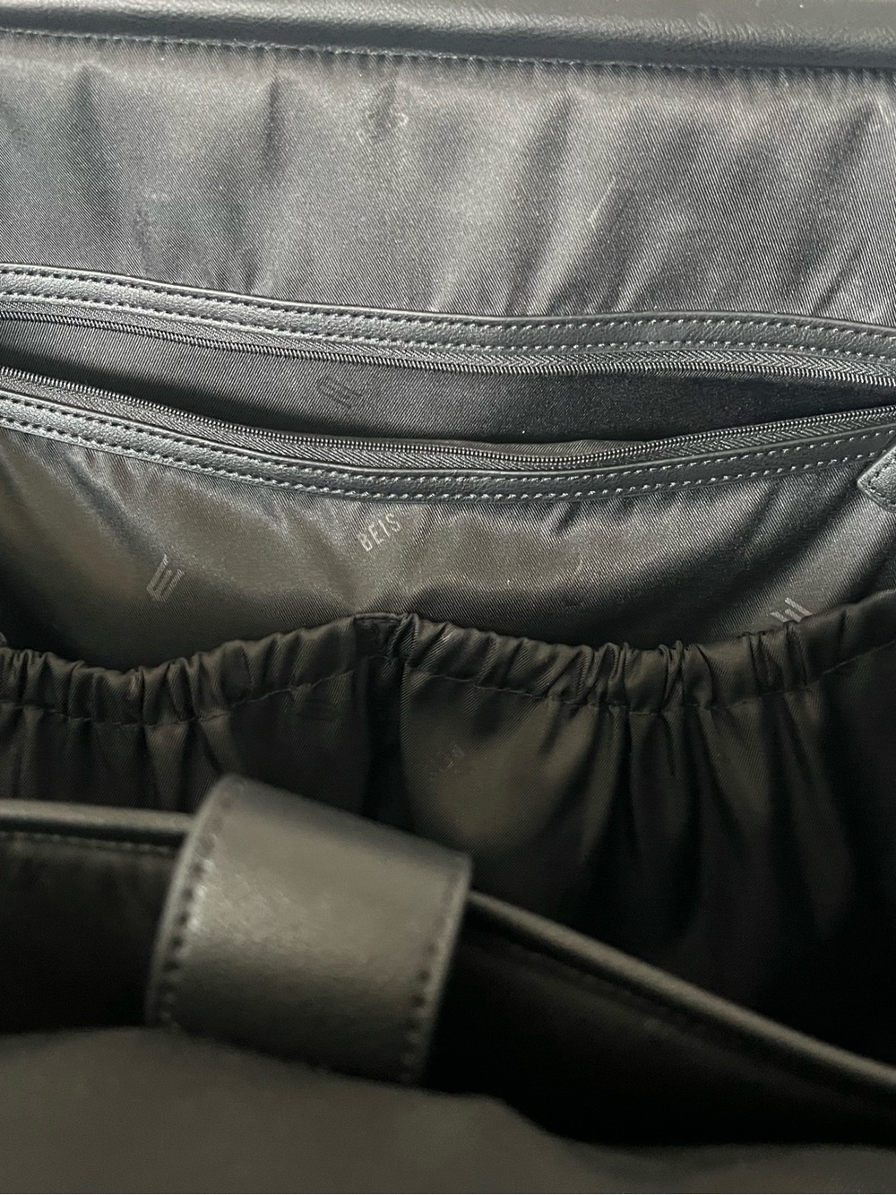 BÉIS x Wicked Black Weekender Bag – Limited Edition, Like New - Picture 5 of 10